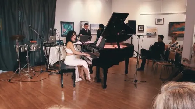 Anahit performing Gracias a la Vida