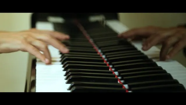 Anahit performing during cocktail hour
